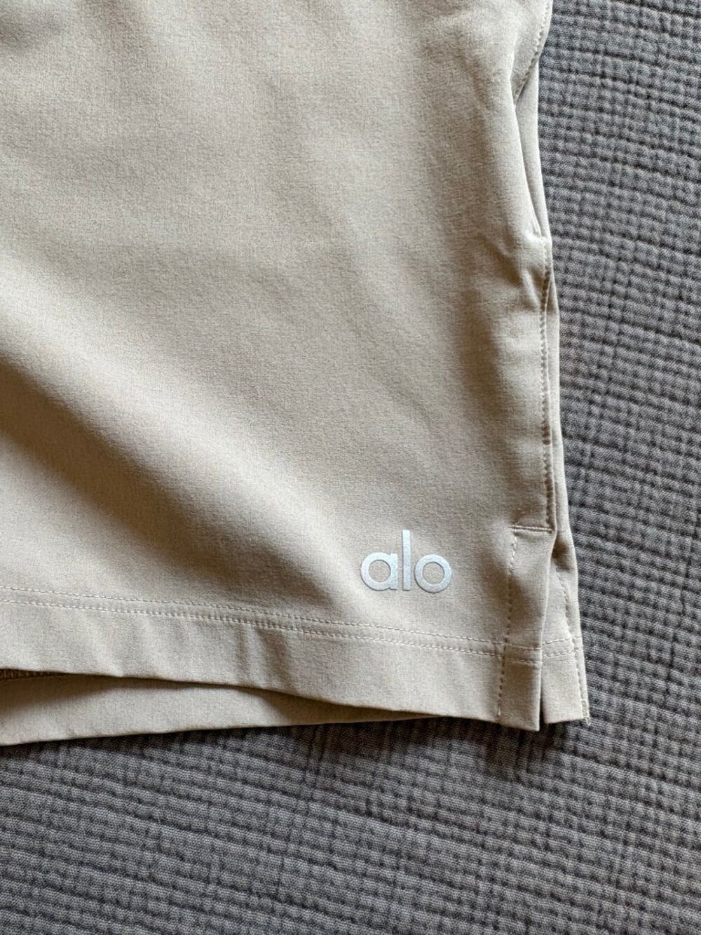 ALO 7" Repetition Short - Picture 2 of 3